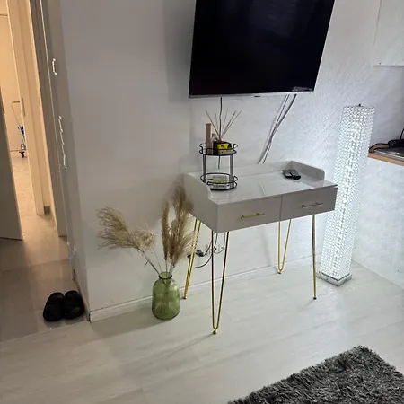 1 In Ruhiger Lage In Apartment