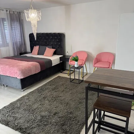 1 In Ruhiger Lage In Apartment *